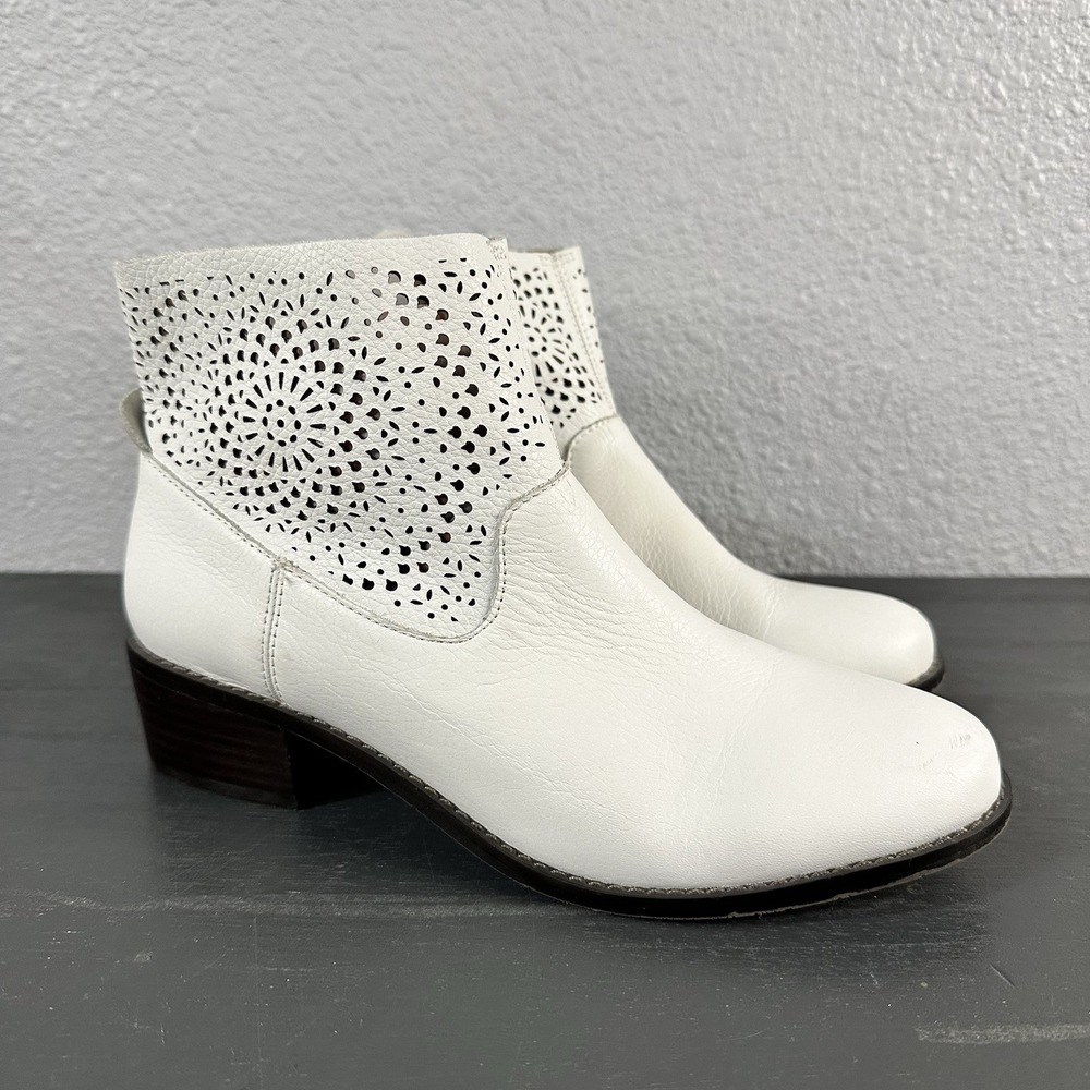 Vionic Luciana White chunky block heel leather ankle bootie 7.5 EUC